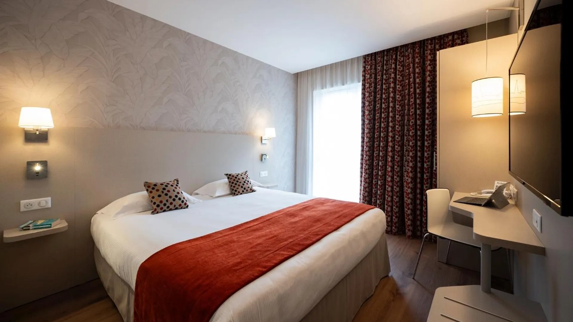 Kyriad Prestige Saint-Malo Hotel